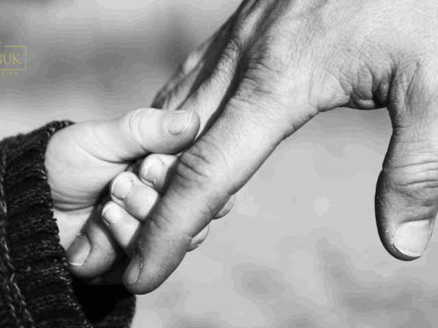 Ojciec zniknął z życia dzieci – nie płaci, nie pomaga. Co może zrobić matka?