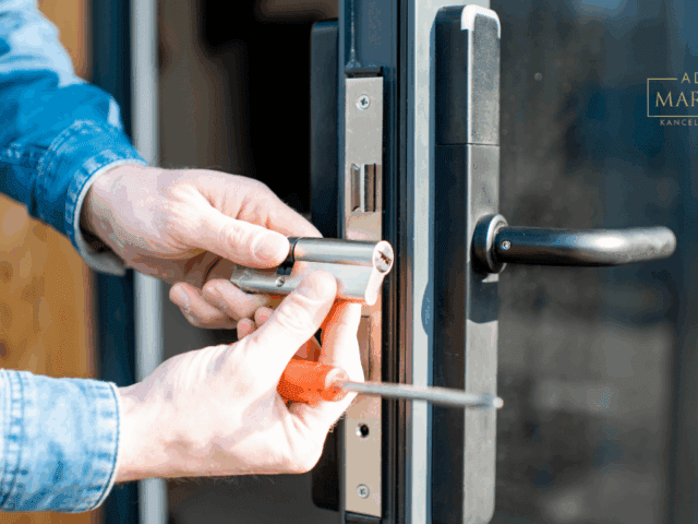 Czy żona może zmienić zamki po wyprowadzce męża?